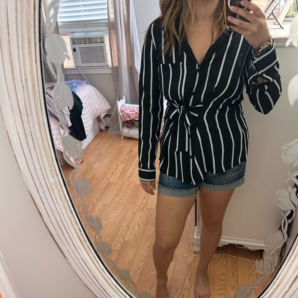 Button down Express striped top with adjustable tie